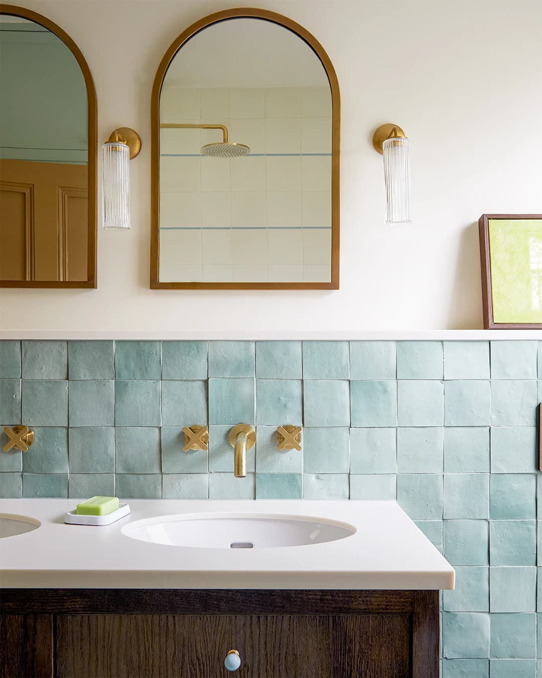 Shower and bathroom splashback in blue Zellige.